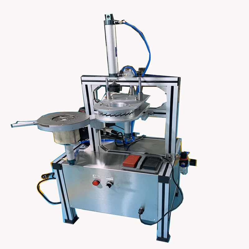 Manual pleated soap packaging machine