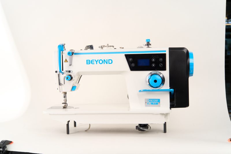 EMBROIDERY/ZIGZAG SEWING MACHINE