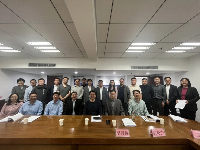 由全联环境服务业商会室内车内环境管理专业委员会、国家市场监管总局认研中心和中国建筑材料科学研究总院共同主办的《室内绿色装饰装修空气质量控制技术规范》和《室内环境净化治理企业技术能力等级评价准则》两项团体标准审查会在京召开。