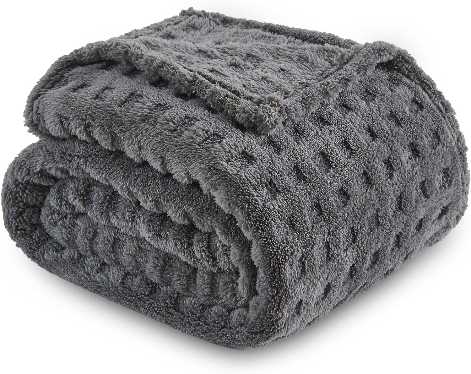 Checkered jacquard blanket