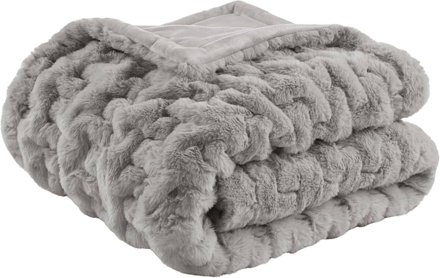 Little rabbit fur wrinkled blanket