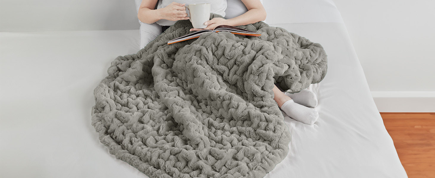 Little rabbit fur wrinkled blanket