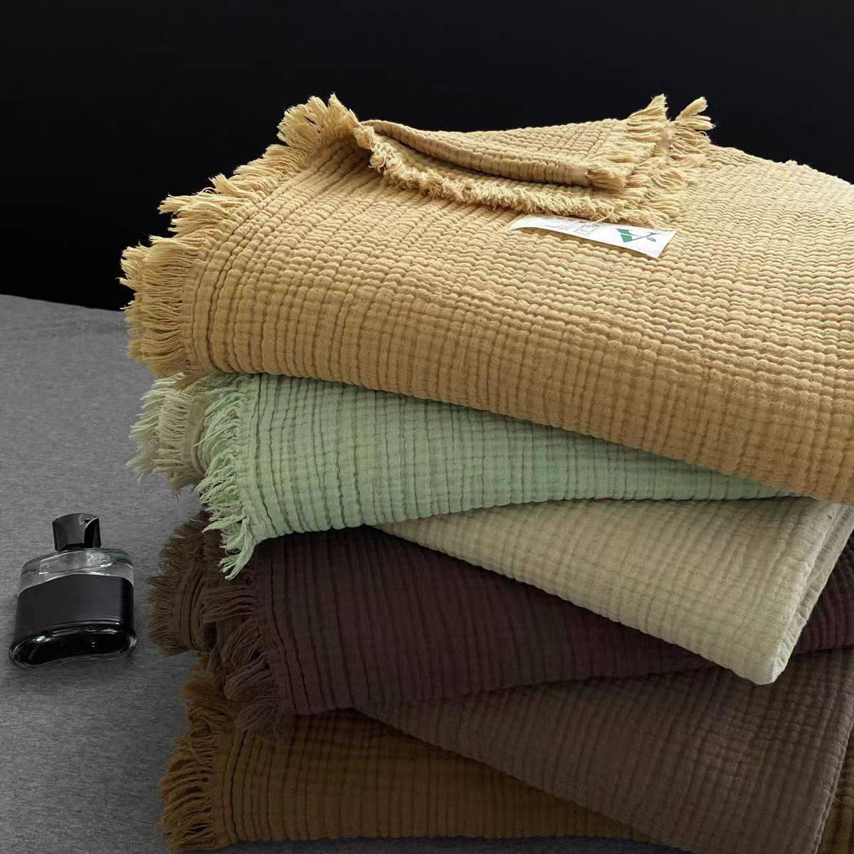 Color woven wrinkled fabric