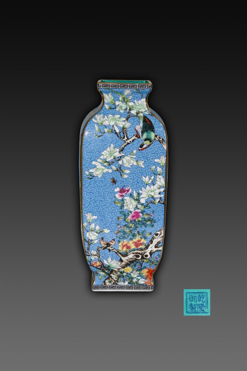 乾隆粉彩四方瓶