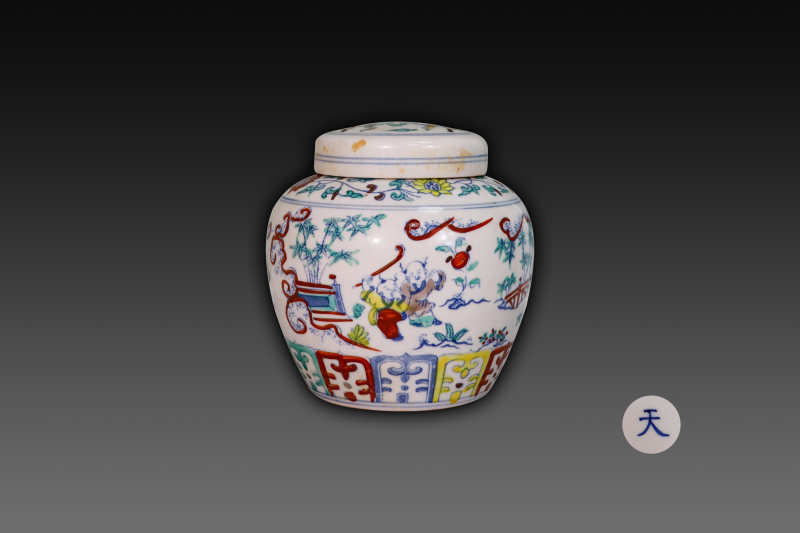 大明成化斗彩天字盖罐