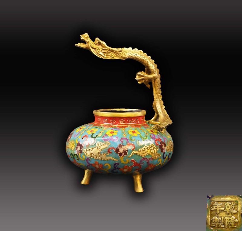 乾隆年制款铜胎掐丝珐琅龙执香薰炉