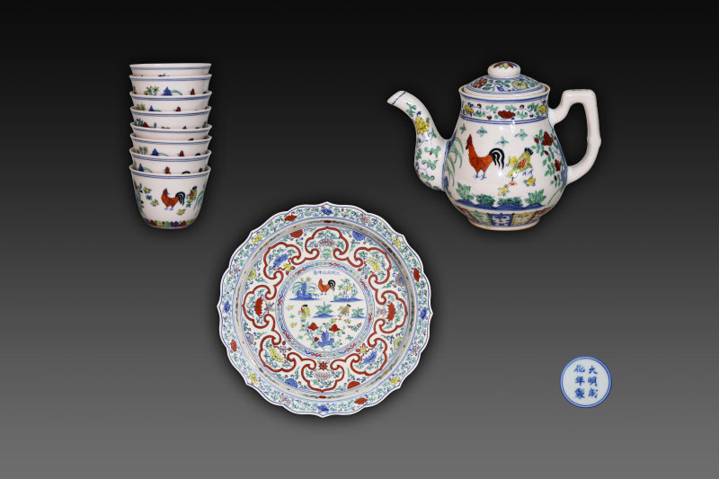 斗彩鸡缸纹茶具套组（含赏盘）