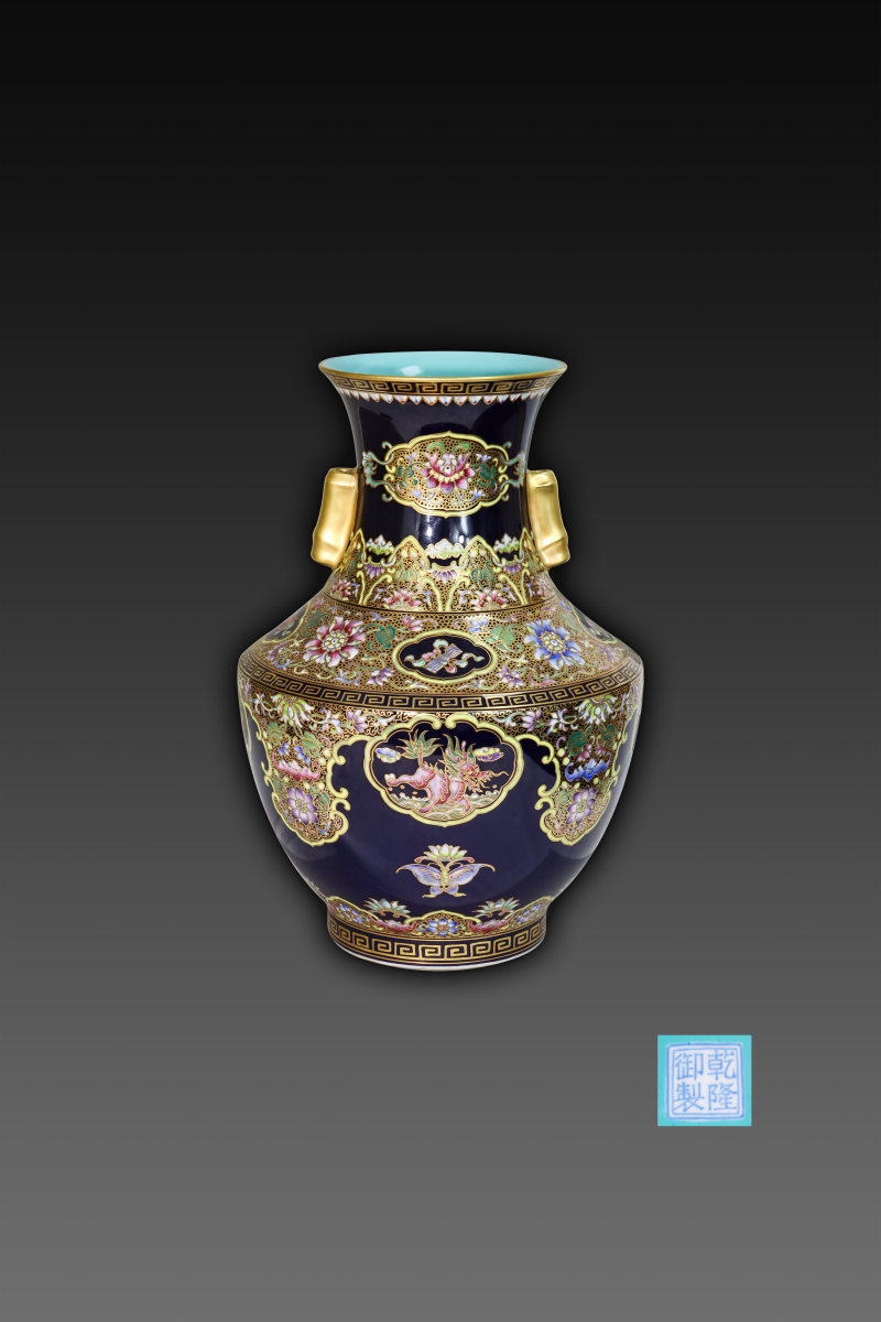 乾隆御制珐琅彩蓝底麒麟瓶