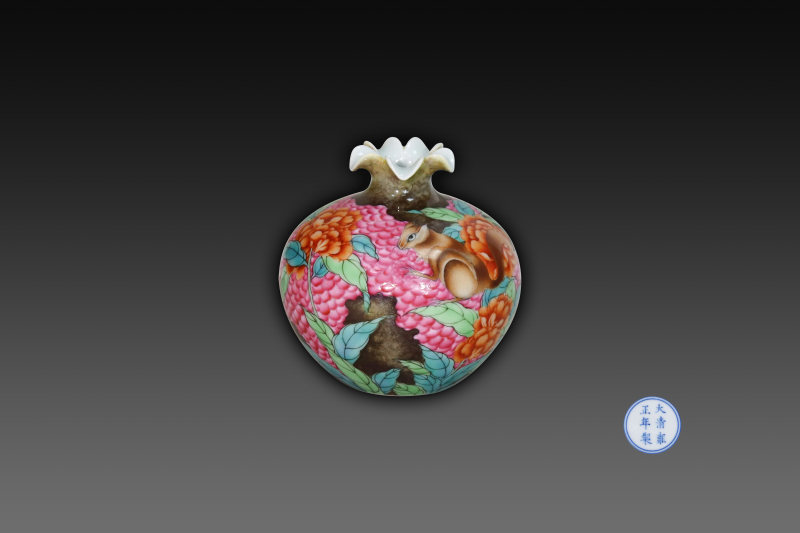 百子松鼠富贵石榴尊