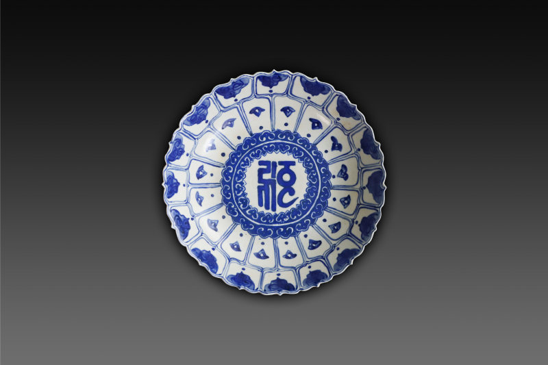 大清康熙年制青花花口盘