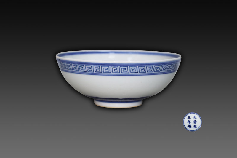 大清雍正年制青花花卉纹碗