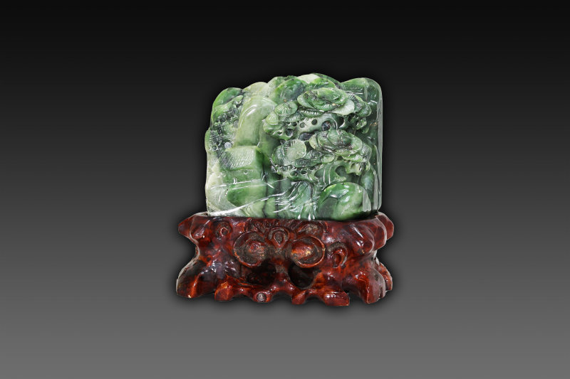 福地安居苍松拥峰峦