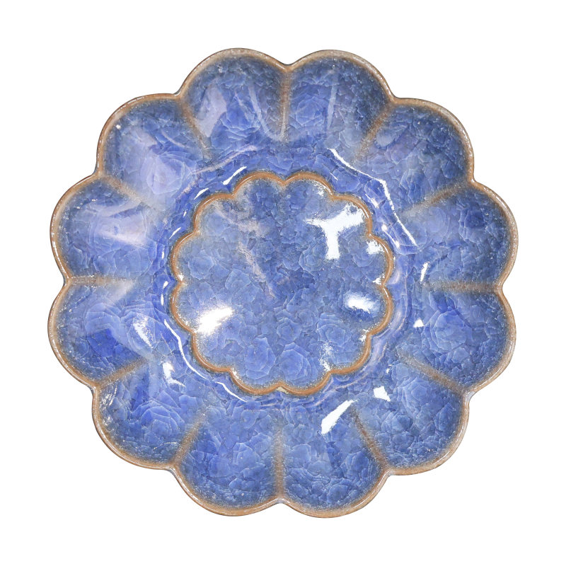 宋官窑冰裂纹花瓣盘