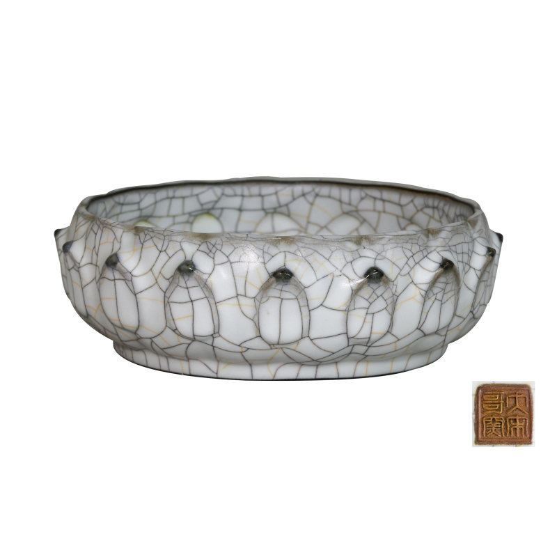 宋哥窑葵口笔洗