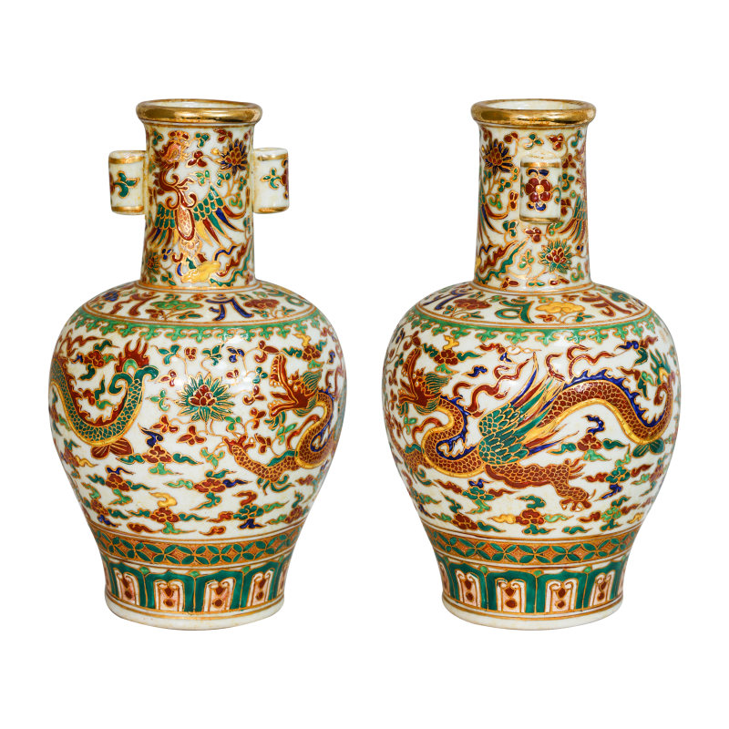 明宣德金彩龙纹贯耳瓶一对