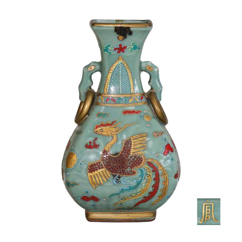 宋官窑款绿釉凤纹双耳瓶