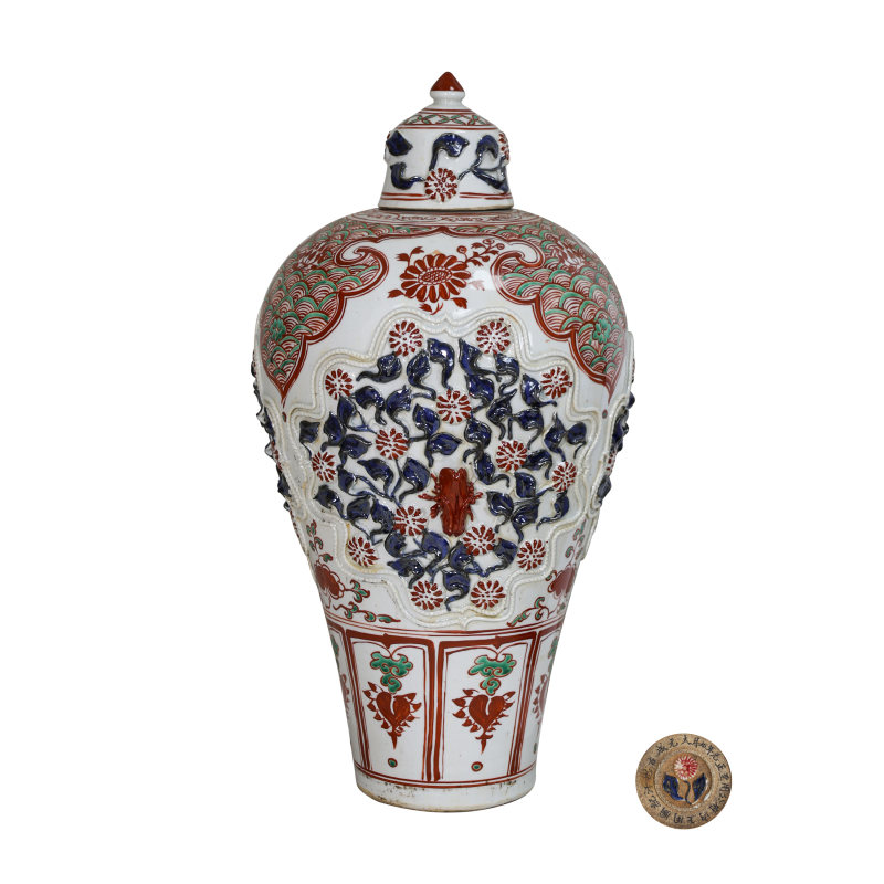 大元瓷雕五彩花卉纹梅瓶