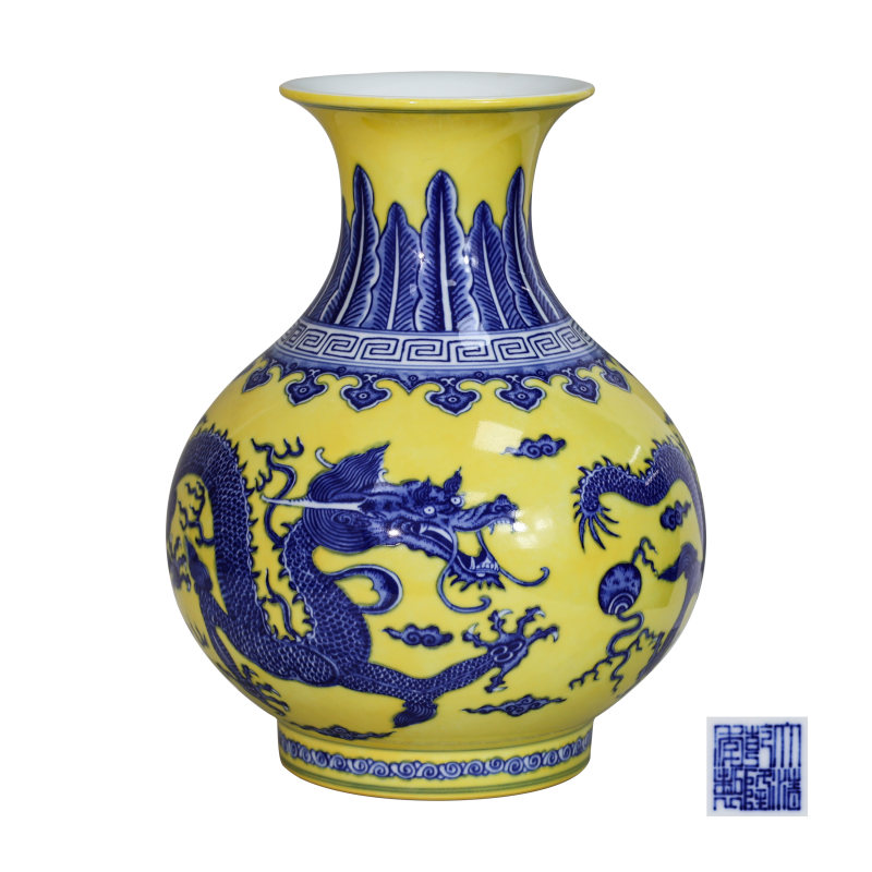 清乾隆黄地青花云龙纹敞口瓶