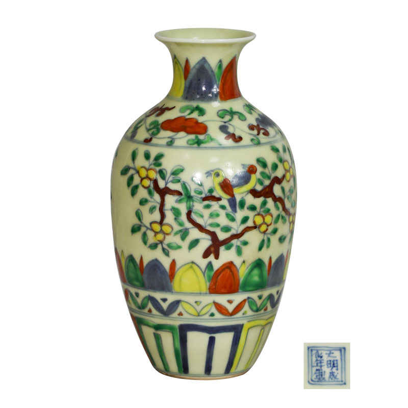 大明成化年制粉彩灯笼瓶