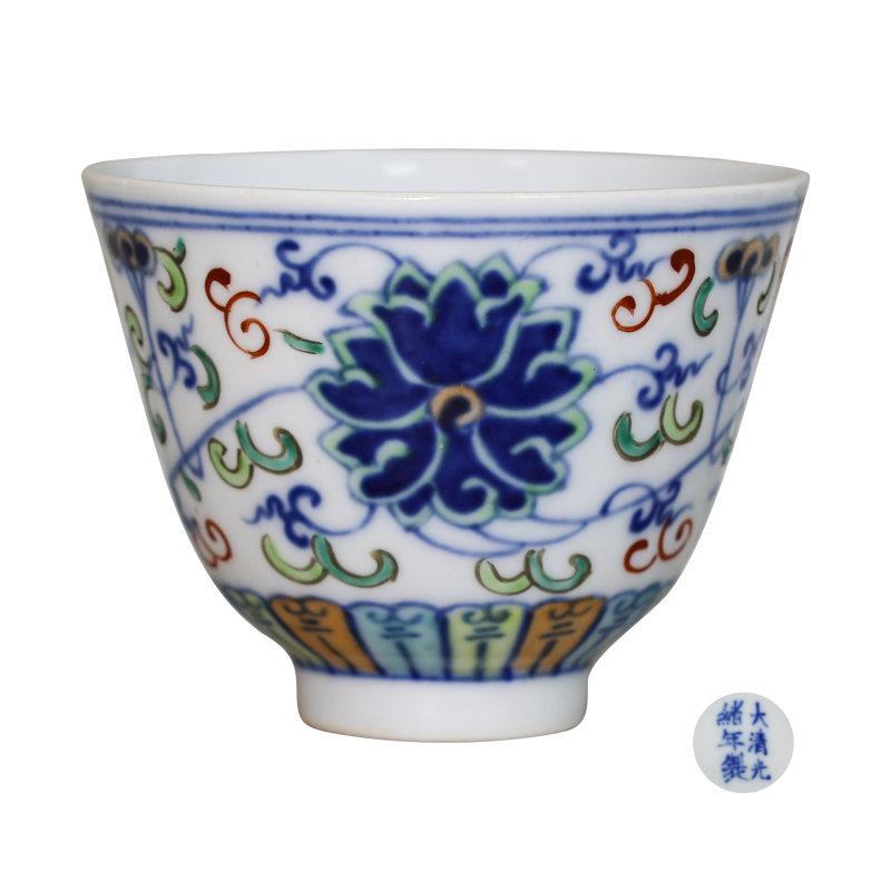 大清光绪年制斗彩缠枝花卉压手杯