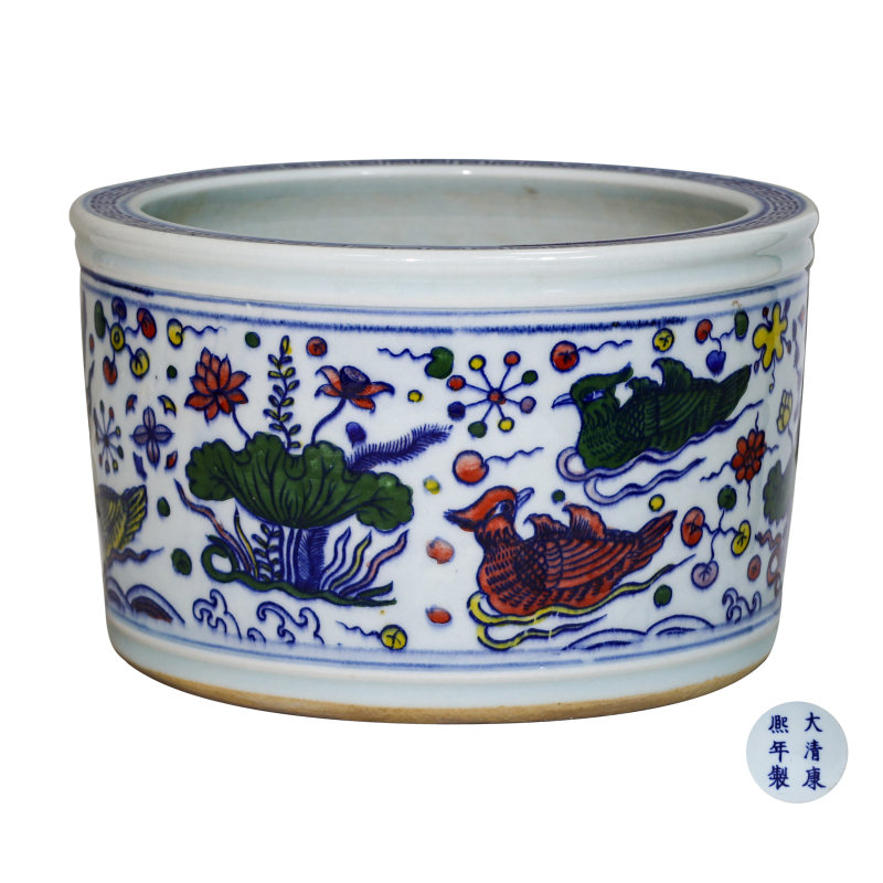 大清康熙年制斗彩荷池鸳鸯纹筒式罐