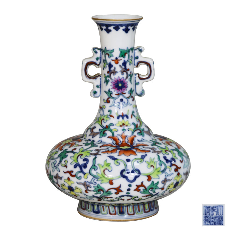 清乾隆斗彩缠枝花卉双耳尊