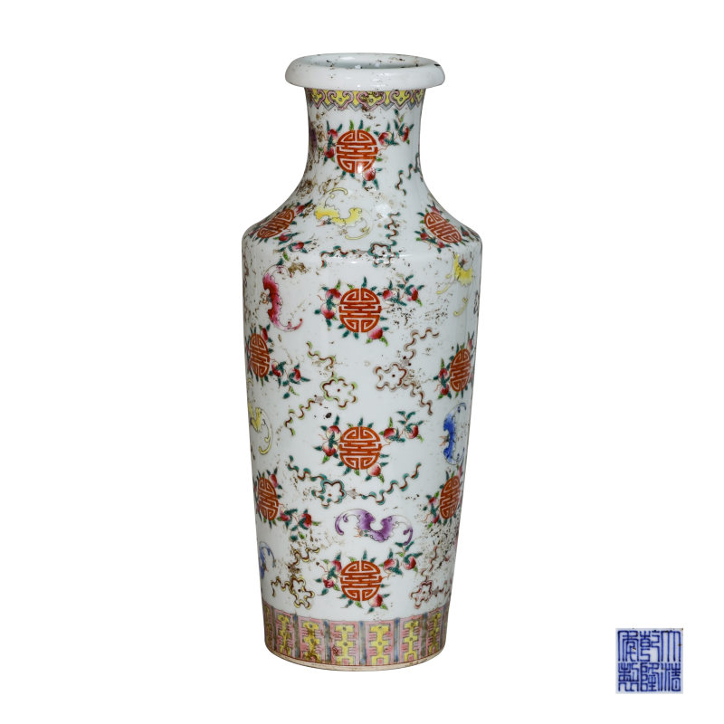 乾隆粉彩寿字纹棒槌瓶