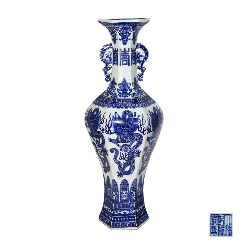 清代乾隆青花龙纹寿字六角瓶