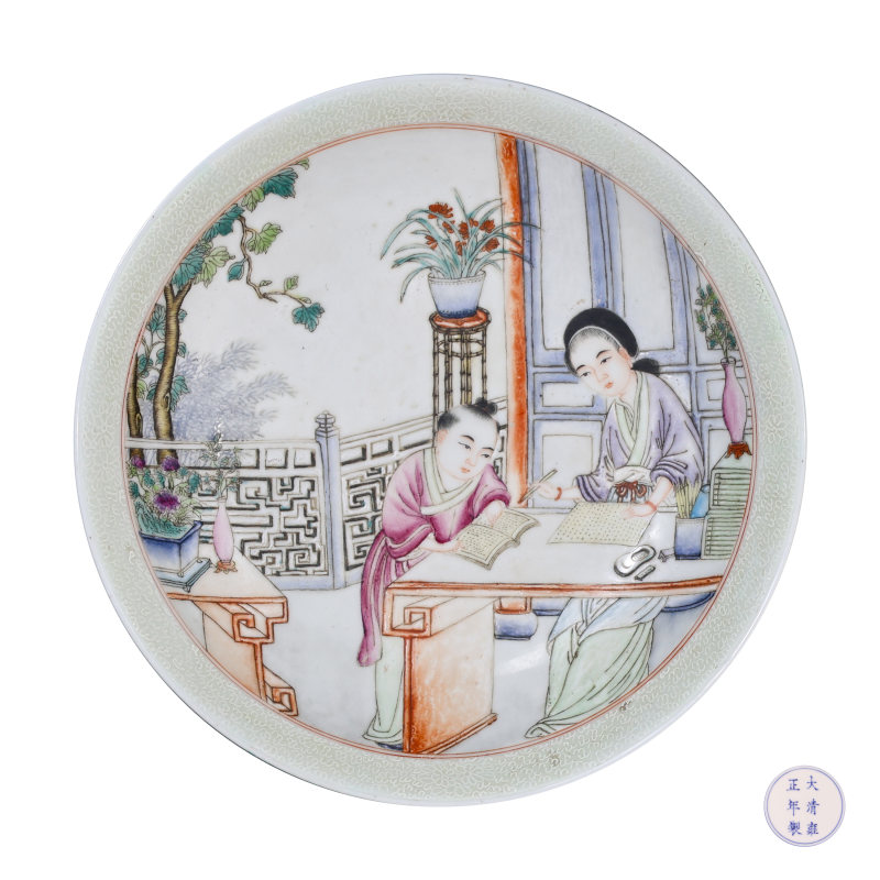 清雍正松石绿釉彩绘人物盘