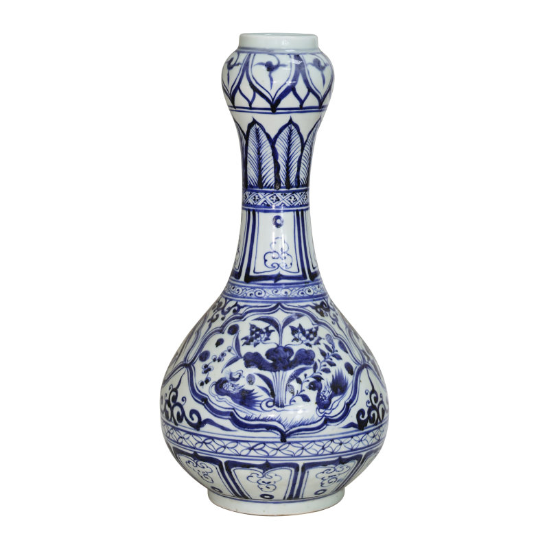 青花缠枝花卉纹蒜头瓶