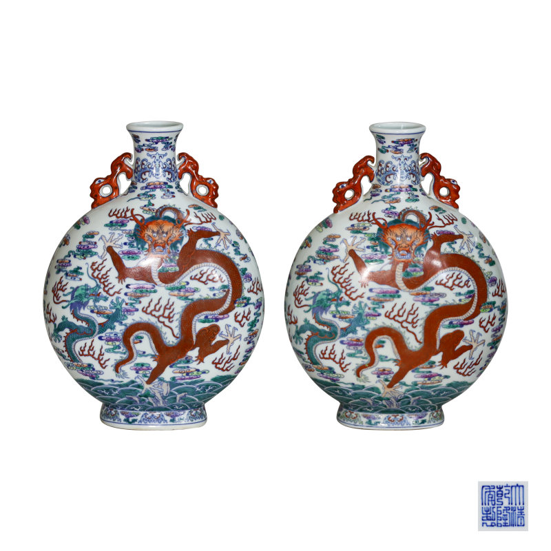 斗彩云龙纹双耳抱月瓶