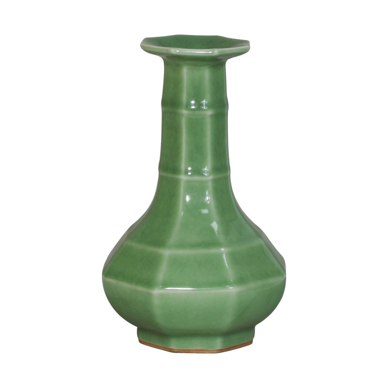 南宋龙泉窑梅子清八棱弦纹长颈瓶