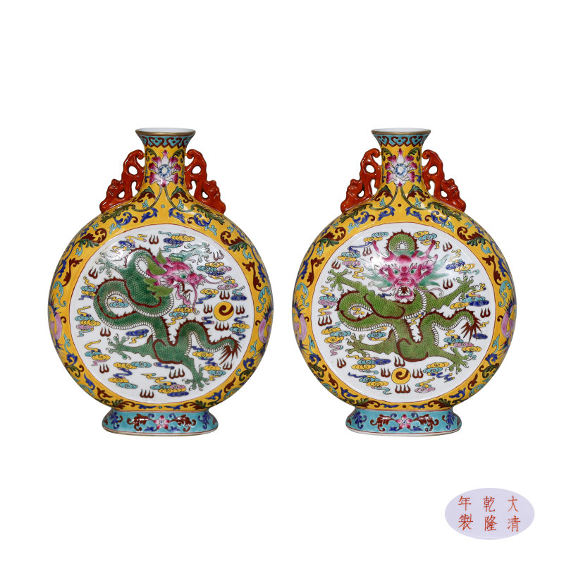 清乾隆珐琅彩龙纹抱月瓶