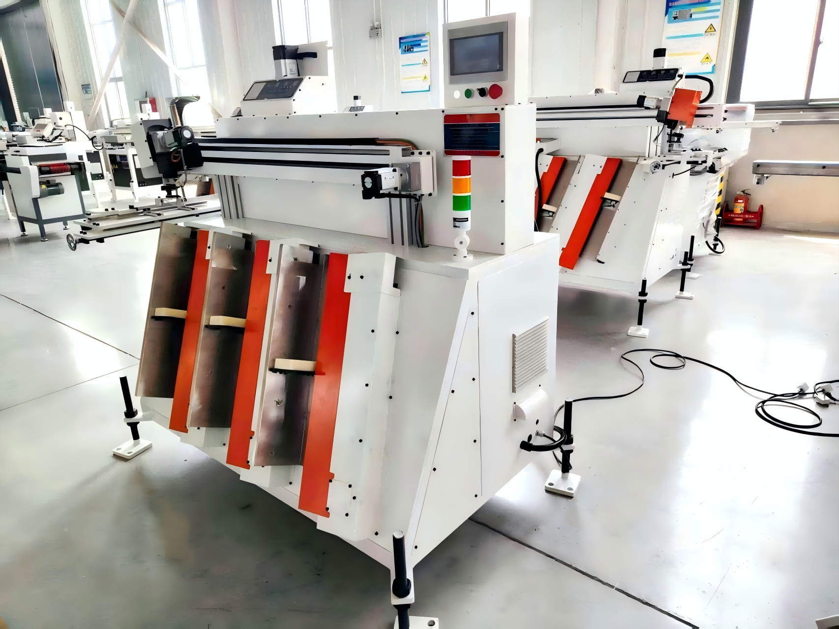 斜式三料仓上料机械手