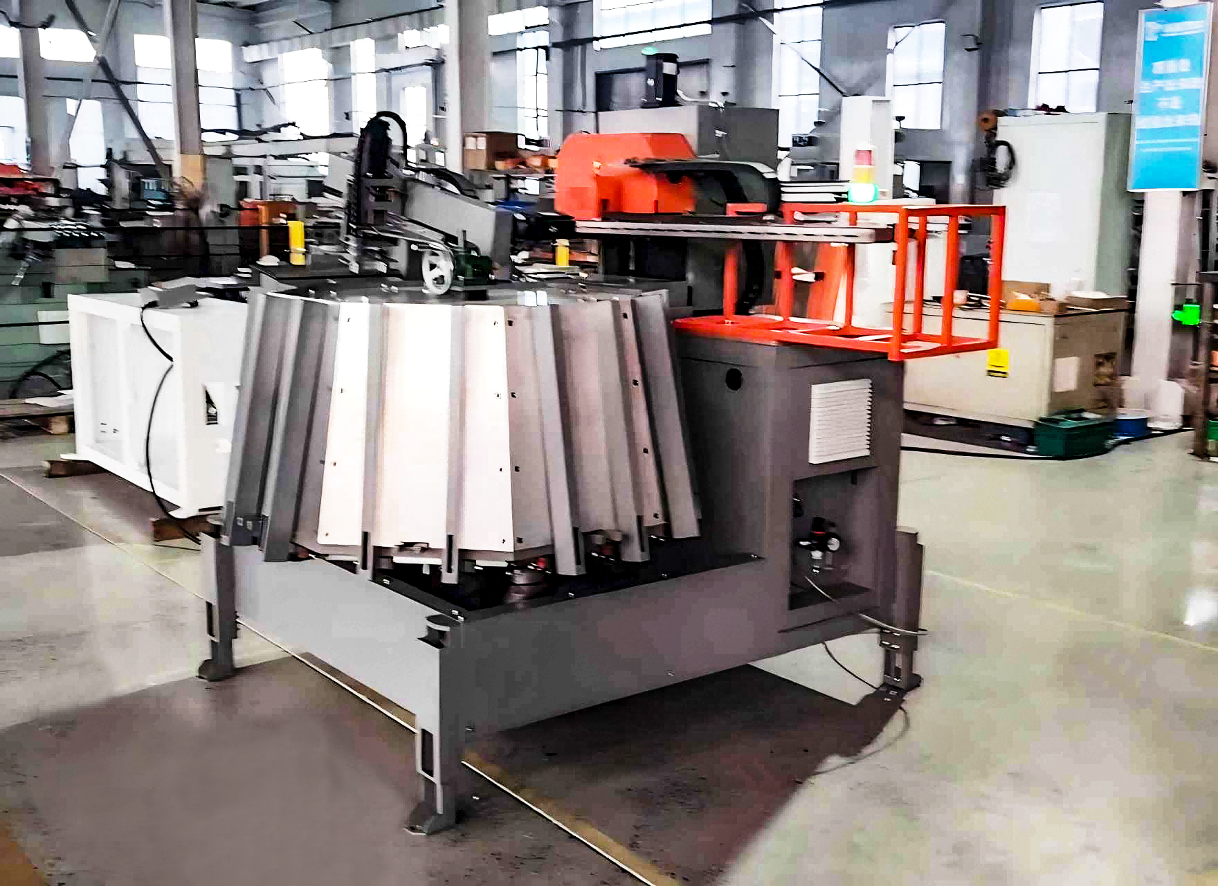 转塔式八工位储料机器人