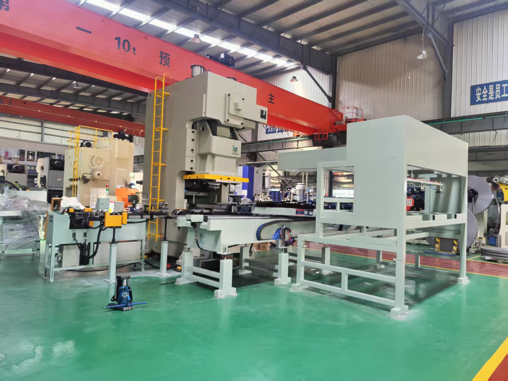 Servo sheet material feeder