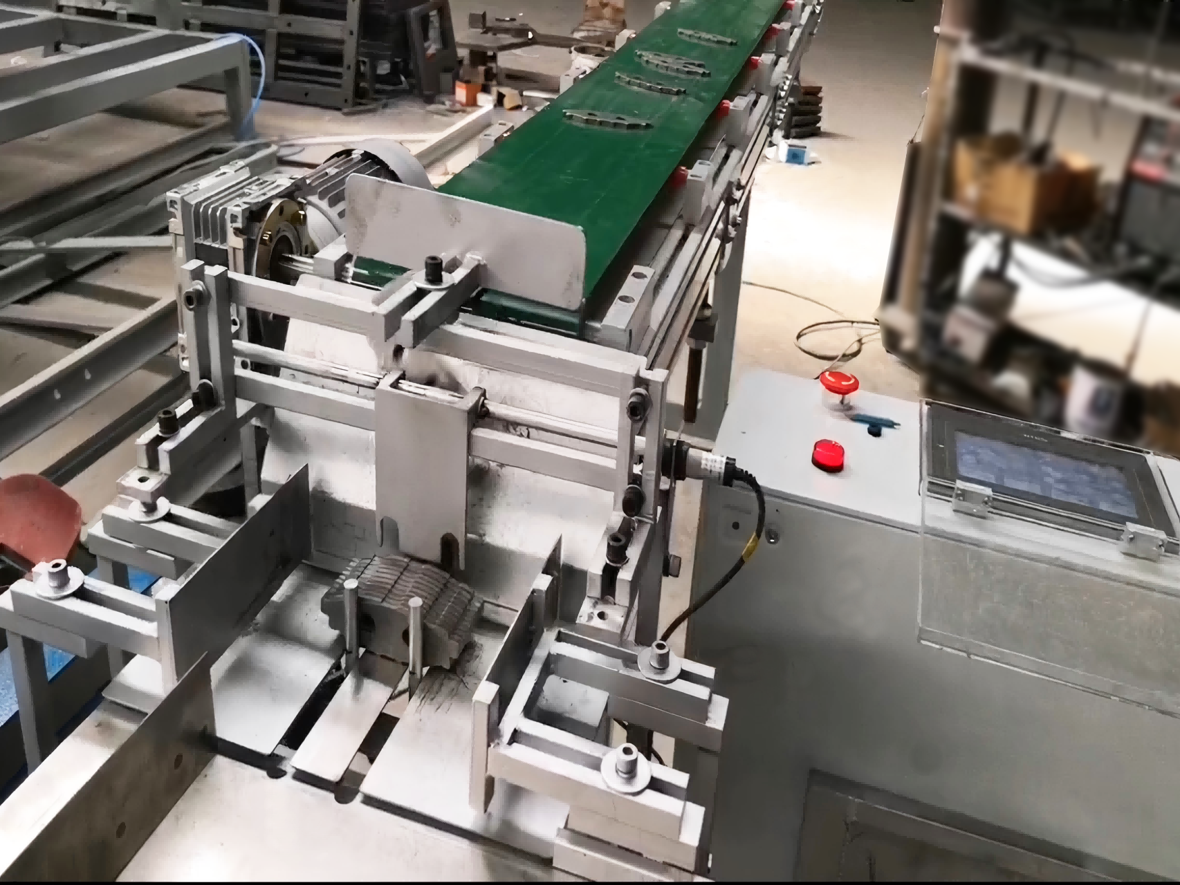 Blanking and stacking manipulator