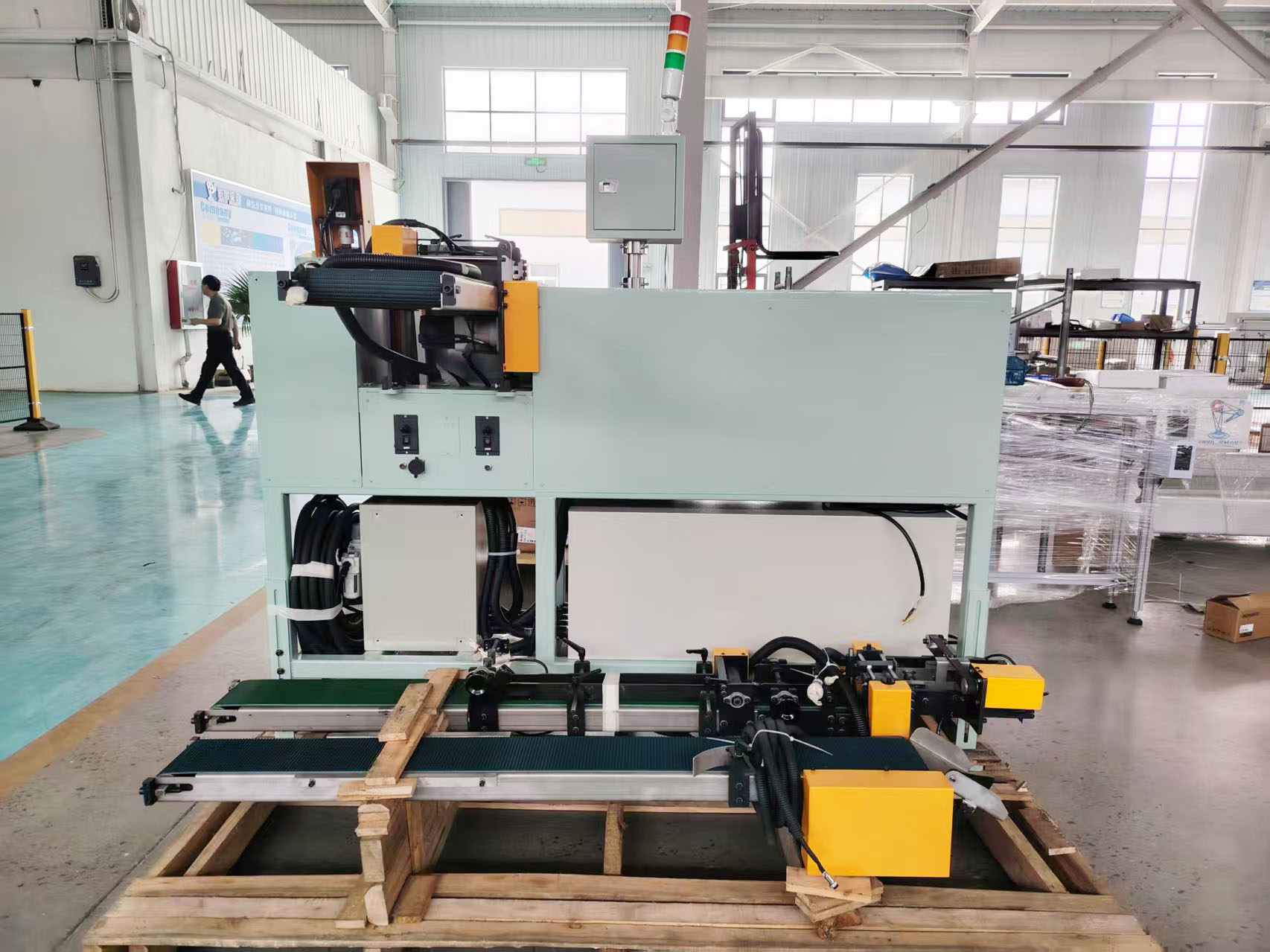 Blanking and stacking manipulator