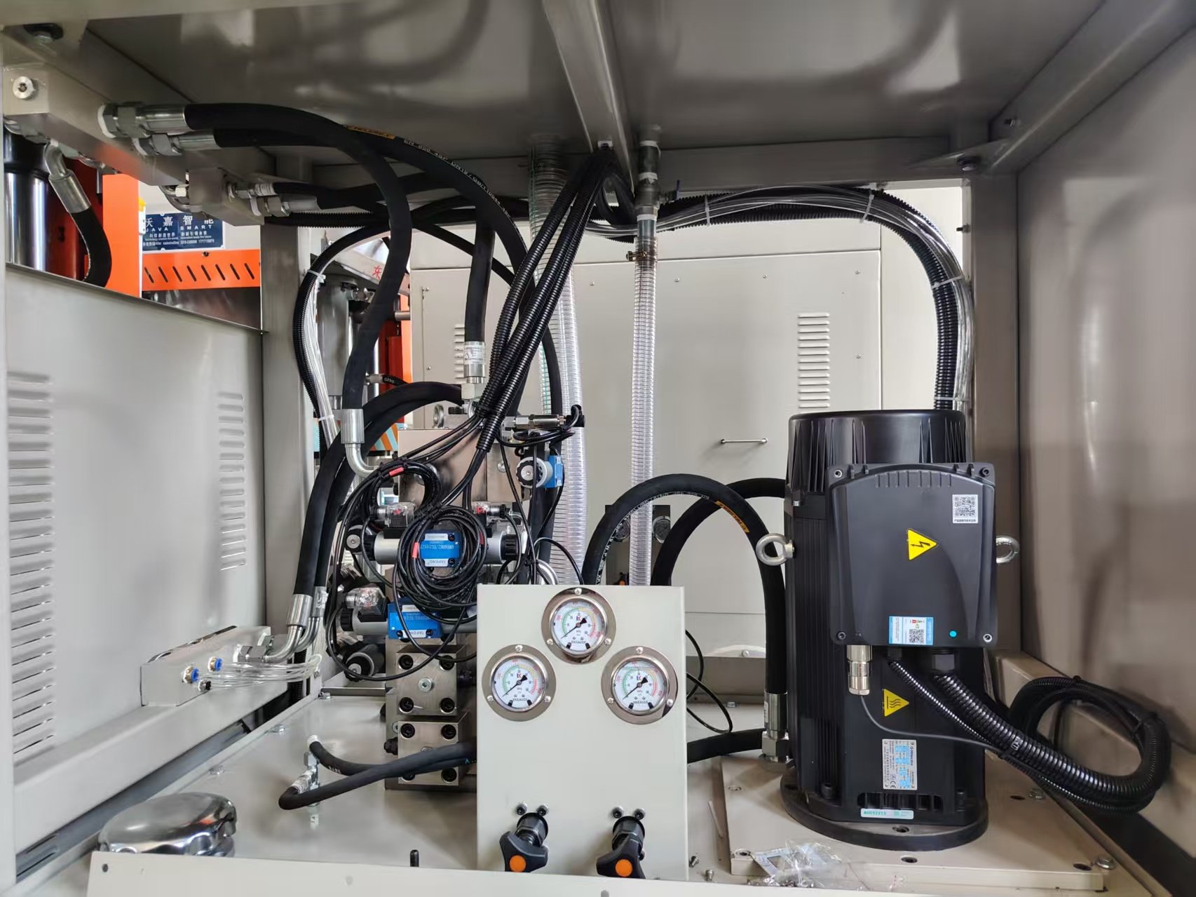 Servo hydraulic press