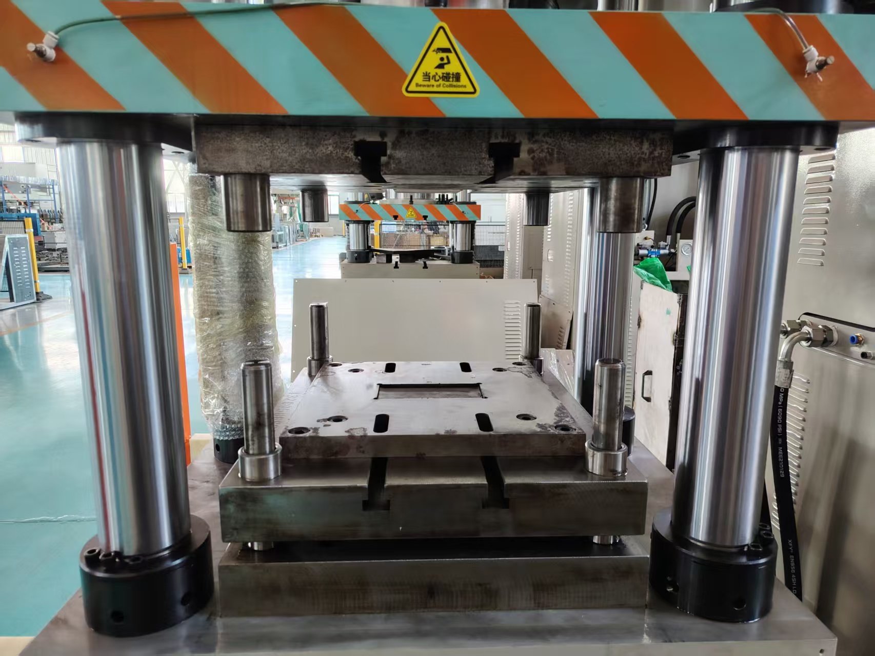 Servo hydraulic press