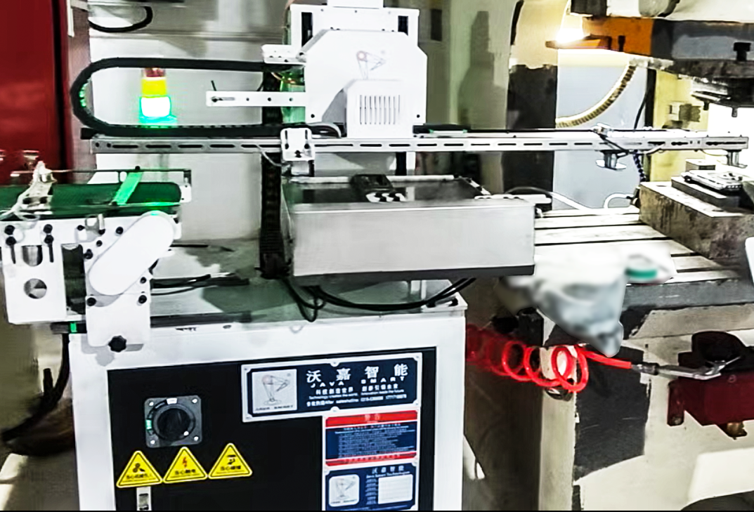 Linear conveying manipulator