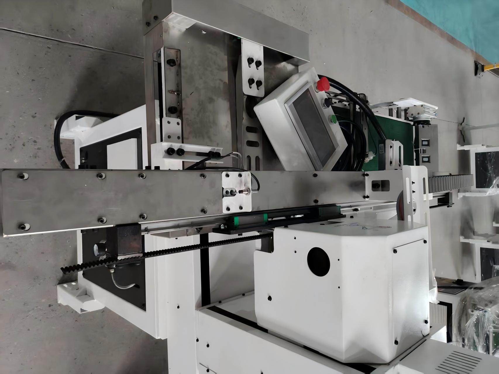 Linear conveying manipulator