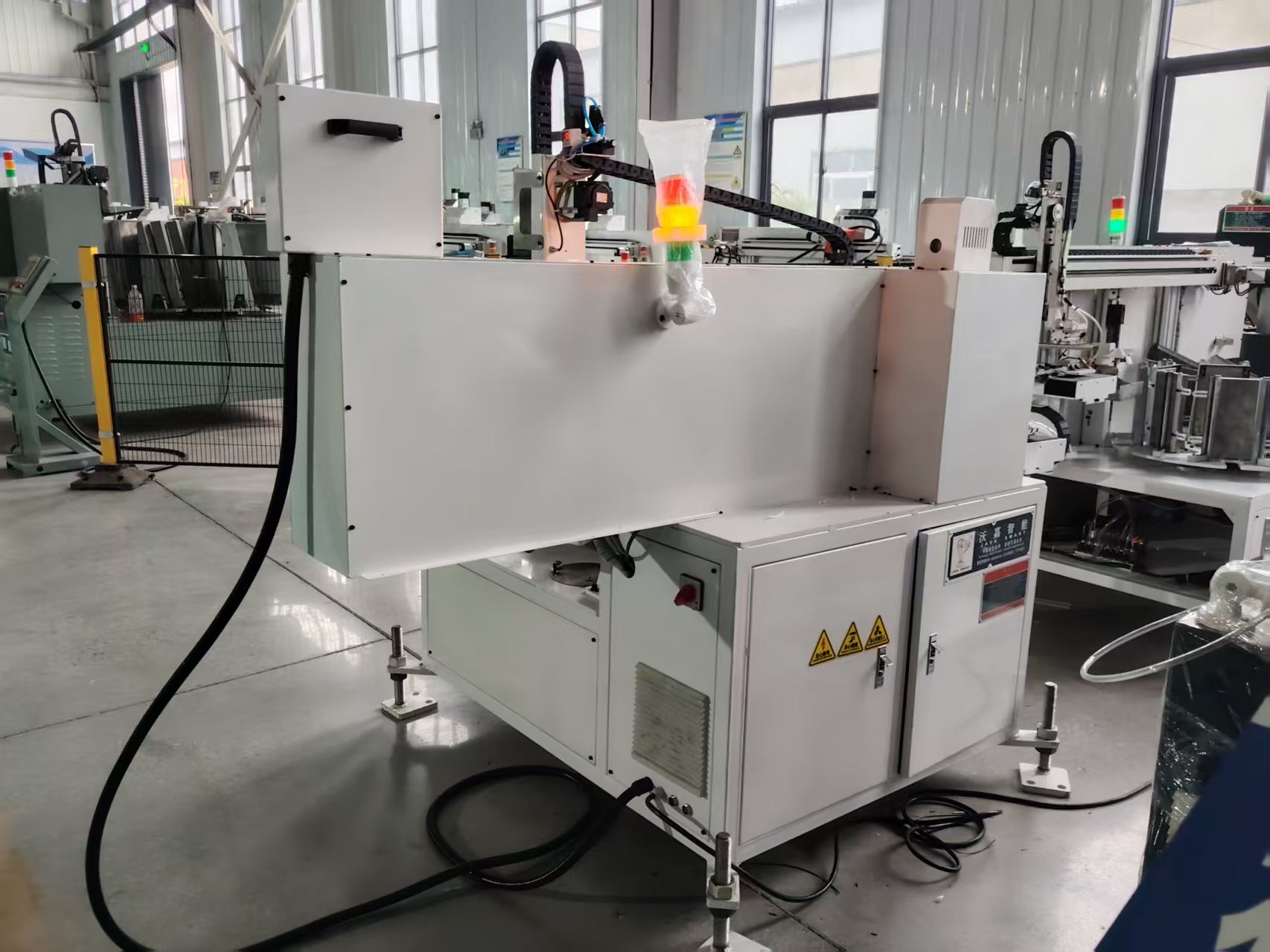 Six-bin rotary material storage manipulator