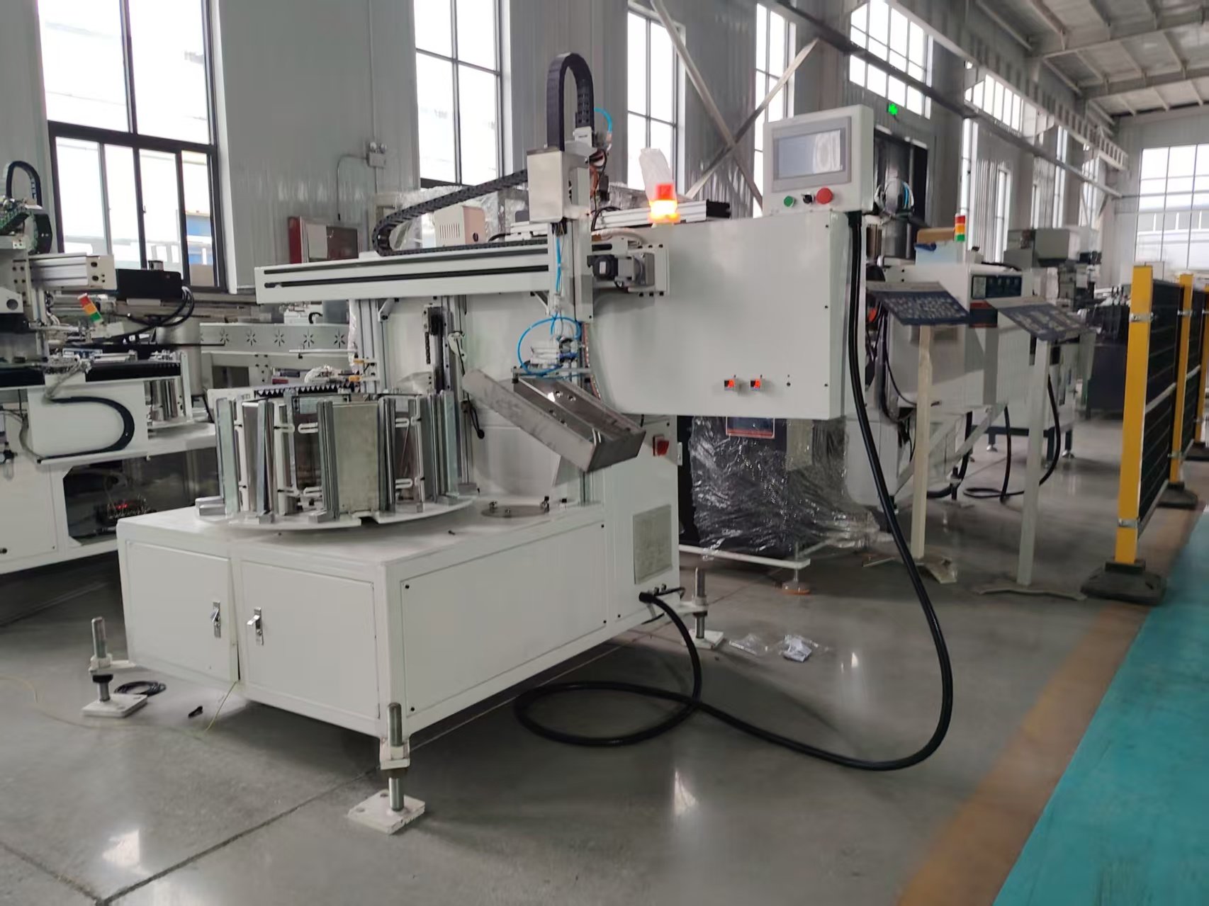 Six-bin rotary material storage manipulator