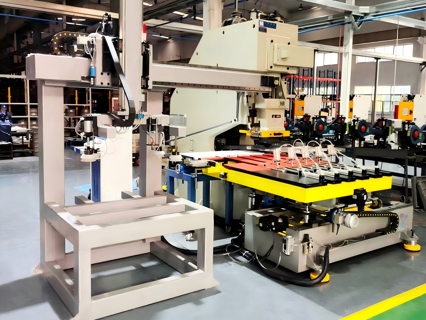 Noise reduction shim feeder