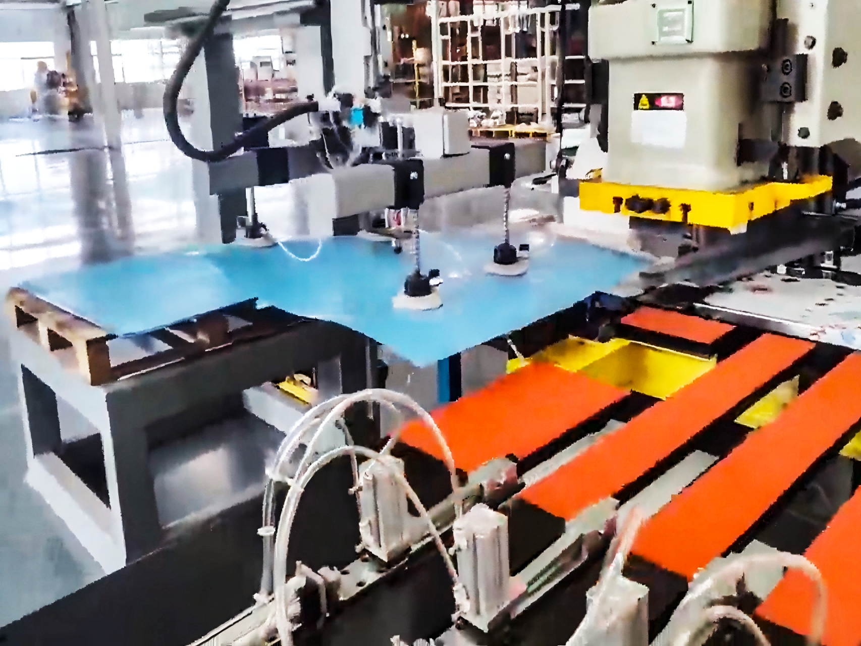 Noise reduction shim feeder