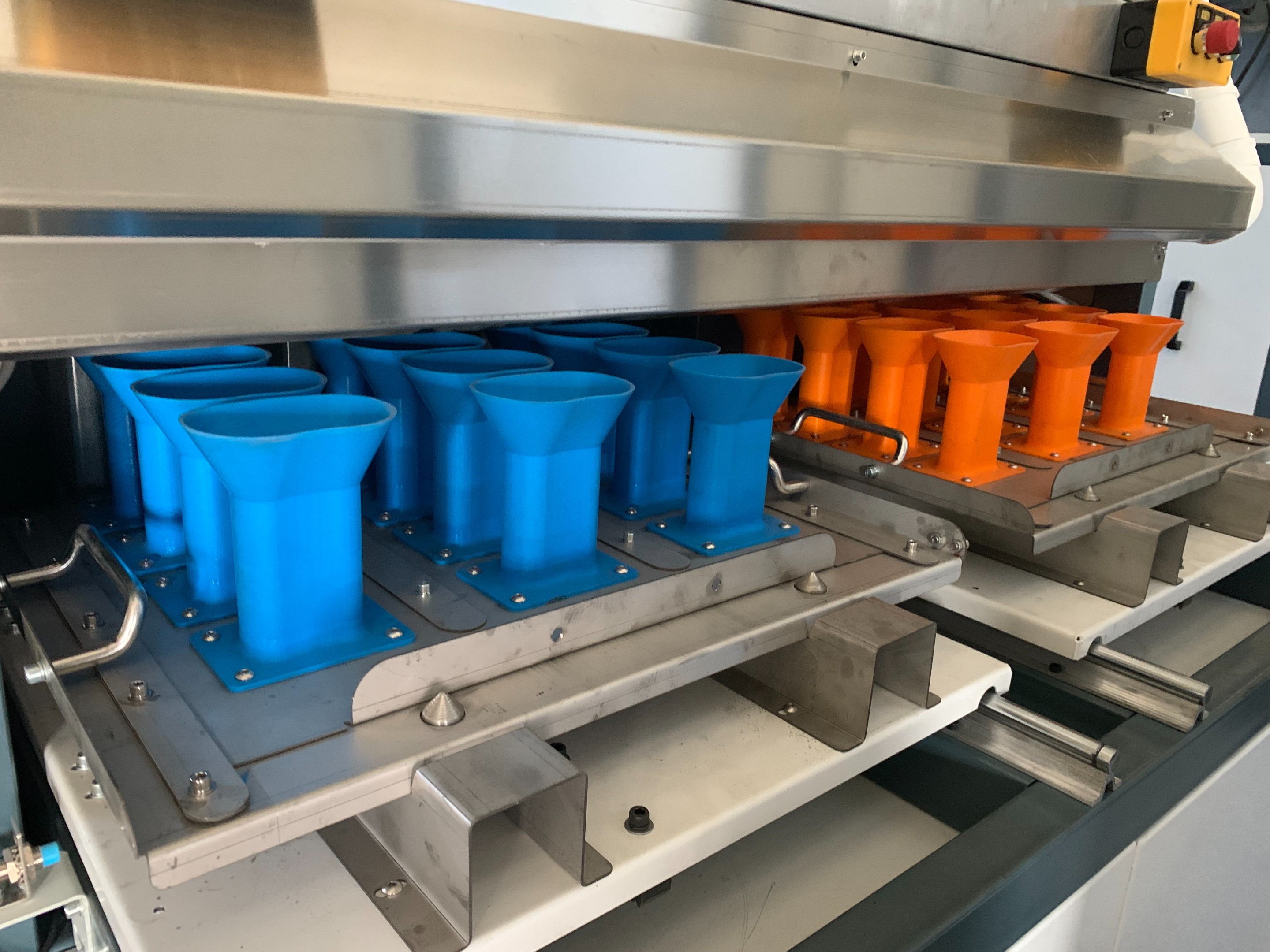 Six-position material weighing system