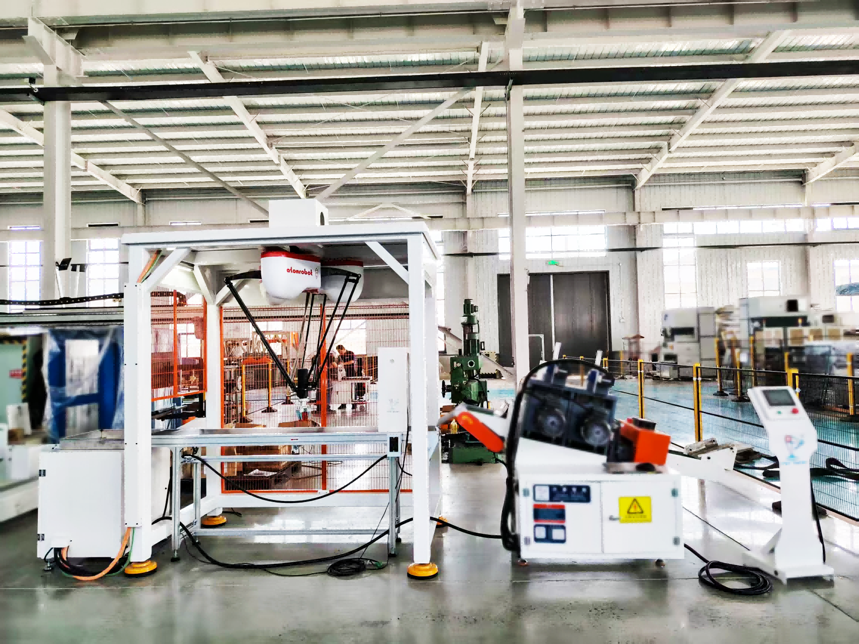 Parallel material handling robot