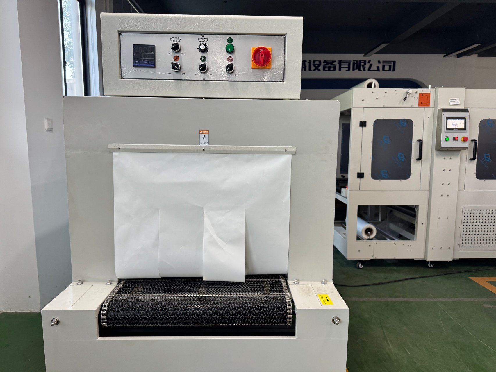 High platform chain-type heat shrink machine