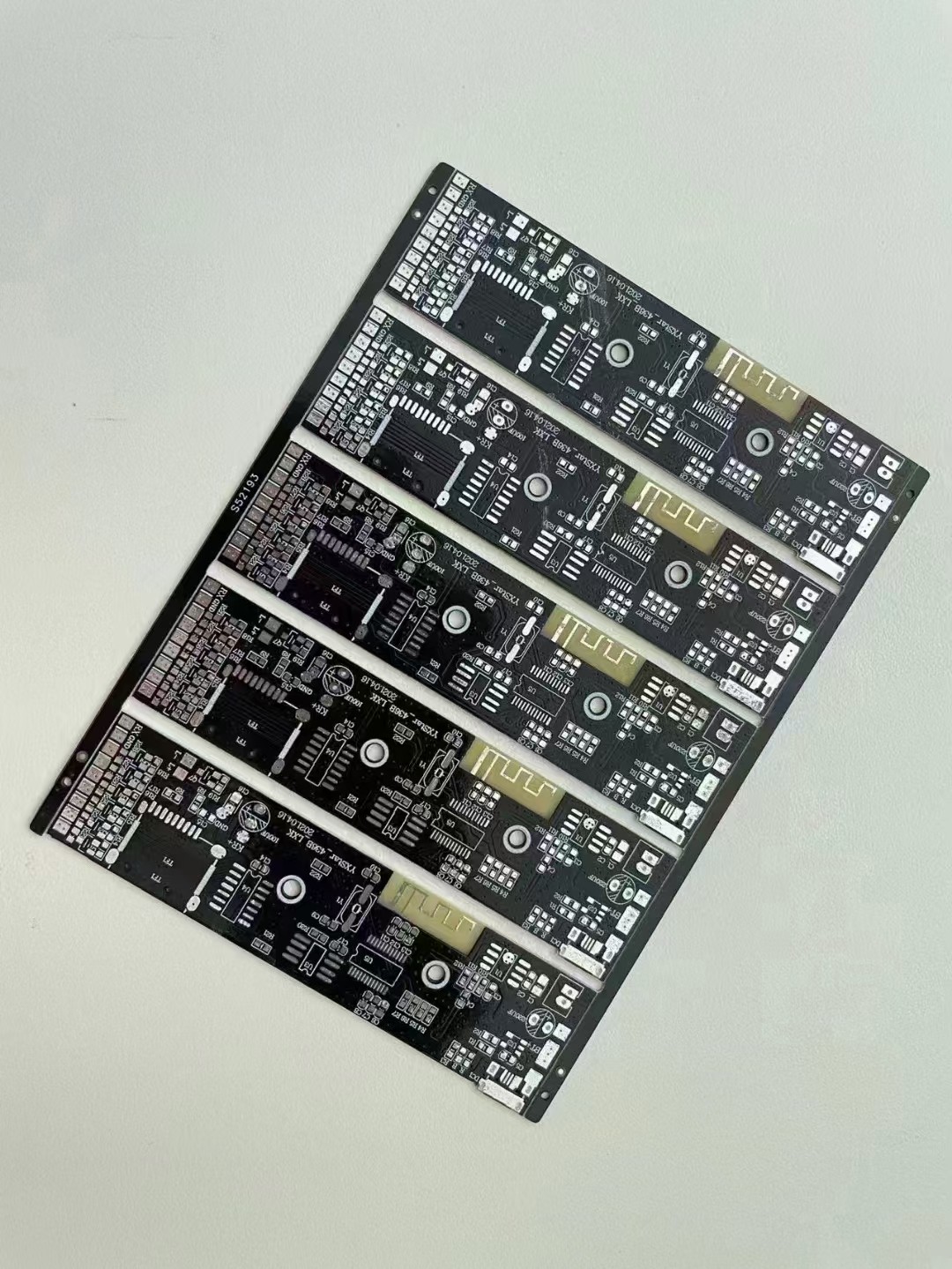 Full wave fiber FR4 circuit board